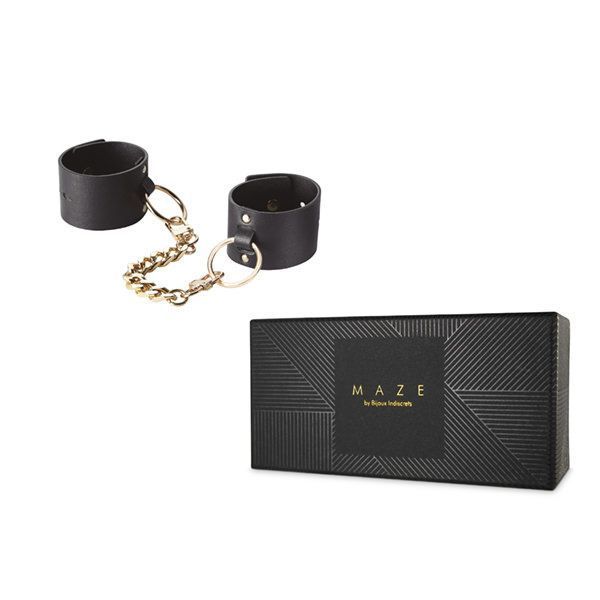 Наручники Bijoux Indiscrets MAZE — Wide Cuffs Black жива фотографія