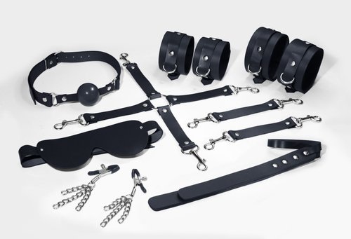 Набір Feral Feelings BDSM Kit 7 Black, наручники, поножі, конектор, маска, падл, кляп, затискачі жива фотографія