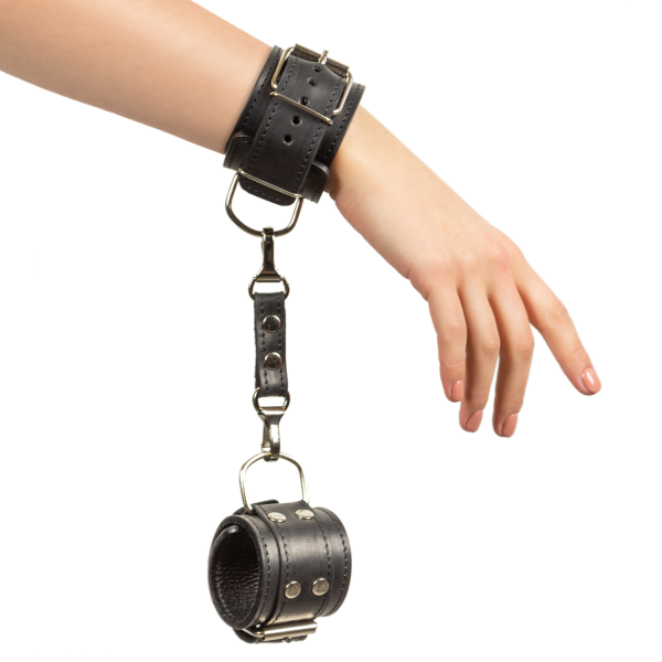 Премиум наручники LOVECRAFT черные, натуральная кожа, в подарочной упаковке реальная фотография