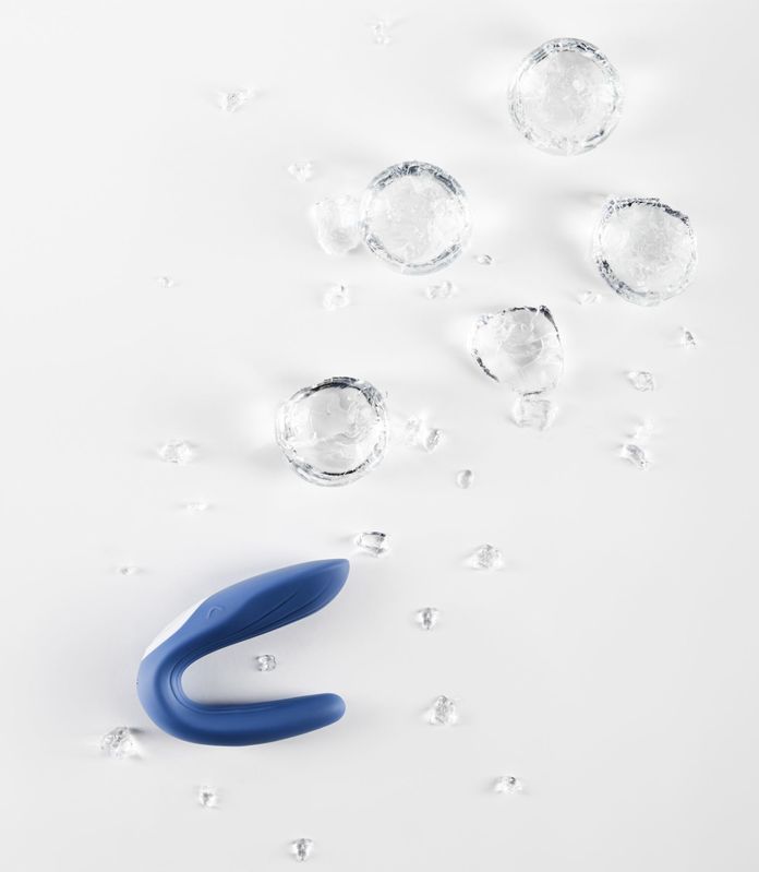 Вібратор для пар Satisfyer Double Whale з двома моторчиками жива фотографія