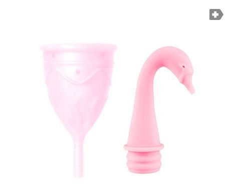 Менструальна чаша Femintimate Eve Cup розмір S з переносним душем, діаметр 3,2 см жива фотографія