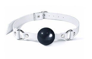 Кляп силиконовый Feral Feelings Silicon Ball Gag White/Black, белый ремень, черный шарик реальная фотография