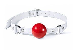 Кляп силиконовый Feral Feelings Silicon Ball Gag White/Red, белый ремень, красный шарик реальная фотография