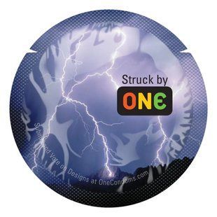 Презерватив ONE Color Sensations Struck by ONE, 1 шт, лавандово-бузковий, гладенький, зі змазкою жива фотографія