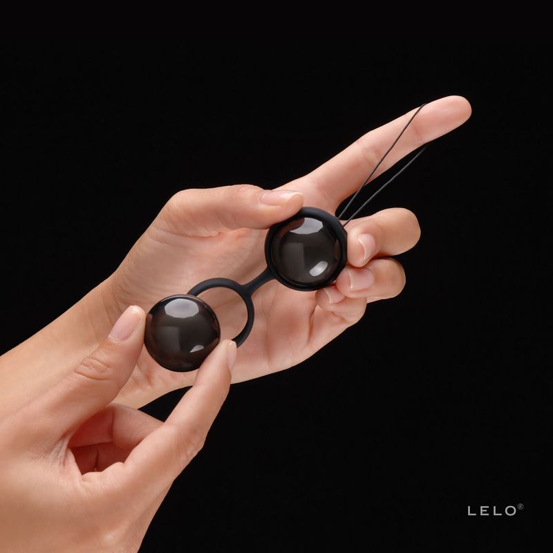 Вагінальні кульки LELO Luna Beads Noir Black, зміщений центр ваги, діаметр 2,9 см, 2х37 г жива фотографія