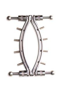 Зажим для вагины Master Series: Spread 'Em Poker Vagina Clamp with Adjustable Pressure Screws, шипы