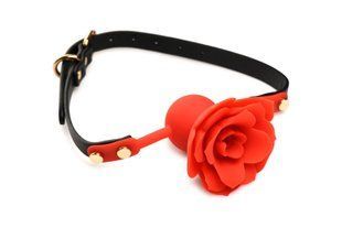 Силіконовий кляп з трояндою Master Series: Blossom Silicone Rose Gag &ndash; Red жива фотографія