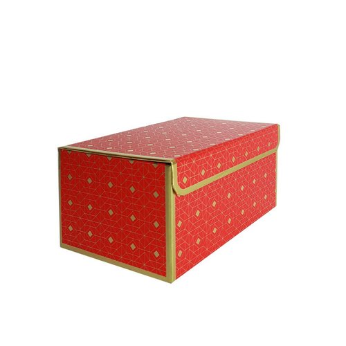 Подарункова коробка червона з золотим геометричним малюнком, M — 23×16×12 см жива фотографія