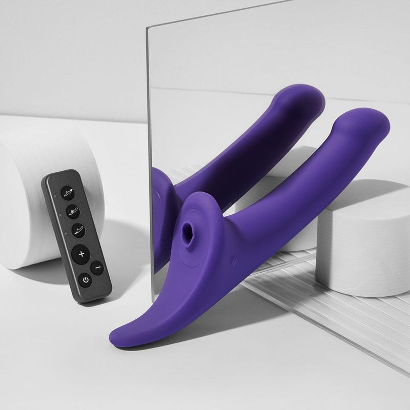 Вібронасадка для страпону з вакуумною стимуляцією Strap-On-Me Multi Orgasm Dildo S Purple жива фотографія