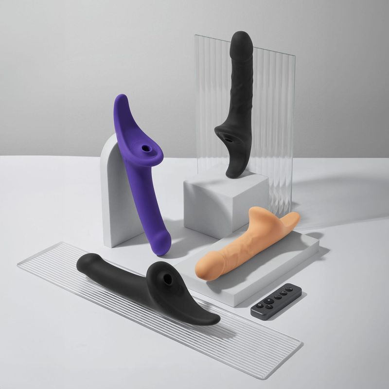 Вібронасадка для страпону з вакуумною стимуляцією Strap-On-Me Multi Orgasm Dildo S Purple жива фотографія
