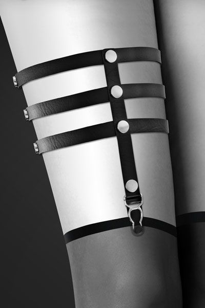 Гартер на ногу Bijoux Pour Toi - 3 THONGS Black, сексуальна підв'язка, екошкіра жива фотографія